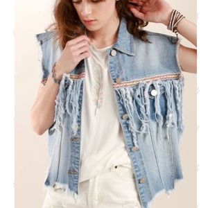 🔥1 hr SALE - POL, denim vest, distressed fringe